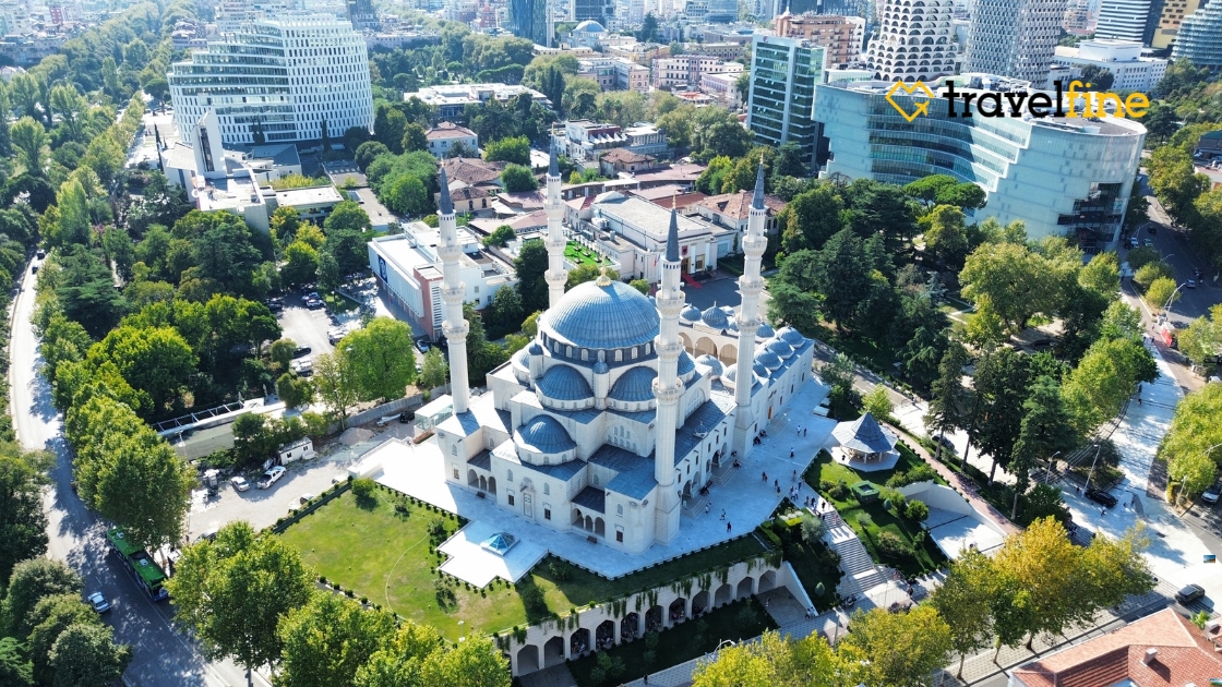 255.2 que hacer en albania